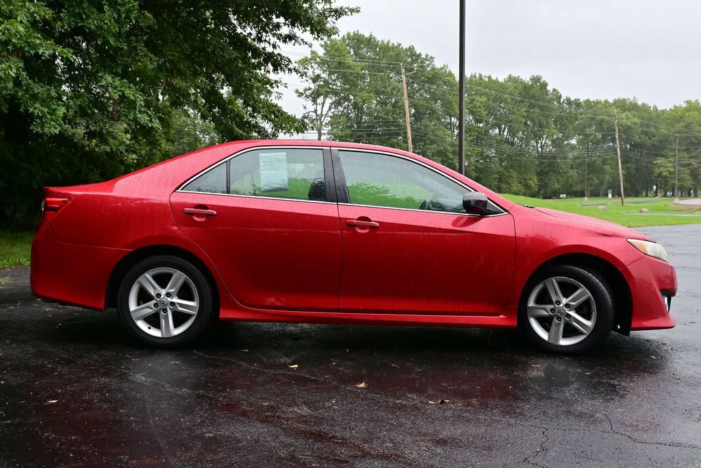 Used 2013 Toyota Camry SE FWD image 6