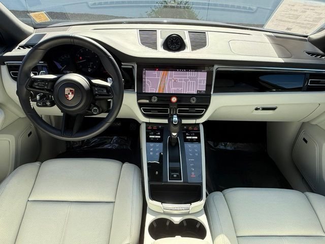 Used 2025 Porsche Macan AWD/4WD image 23