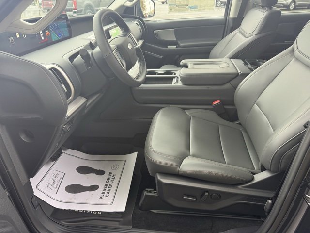 New 2025 Ford Expedition Active image 6