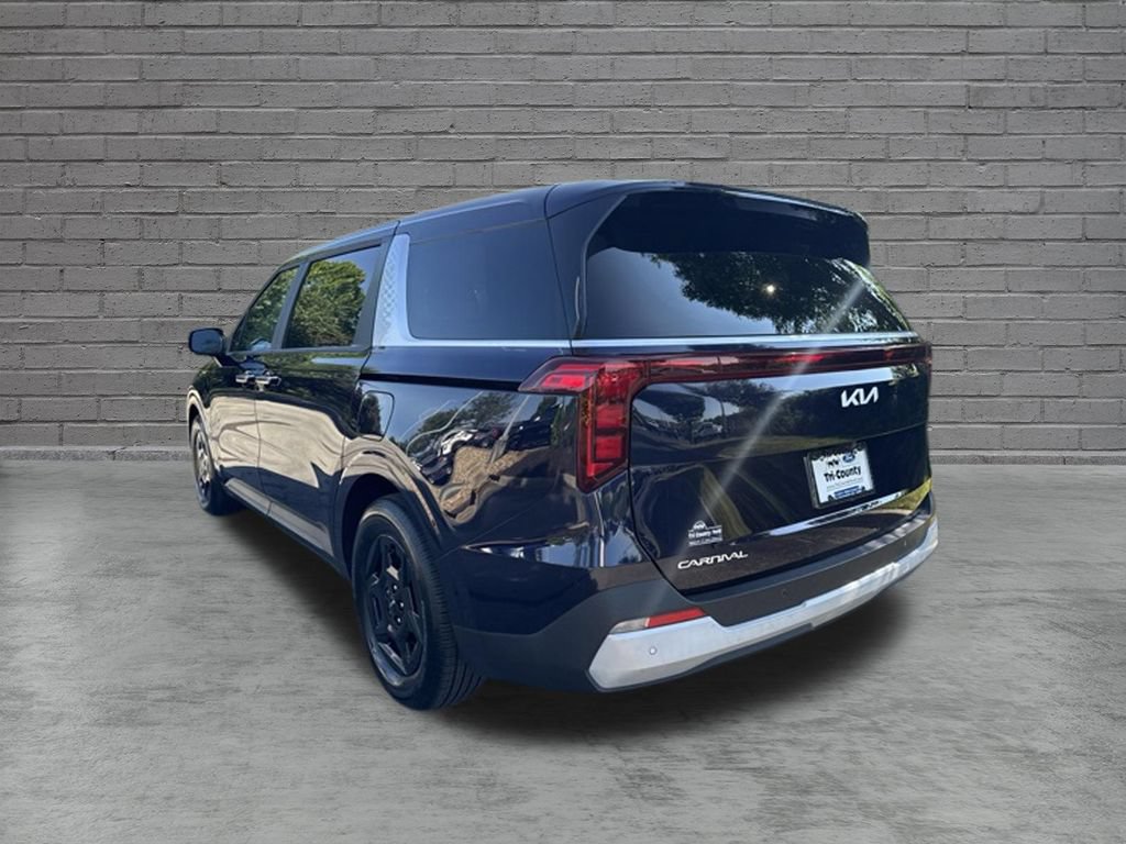 Used 2025 Kia Carnival FWD video 5