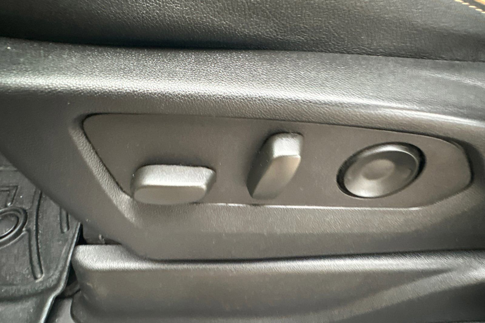 Used 2023 GMC Yukon AT4 image 12