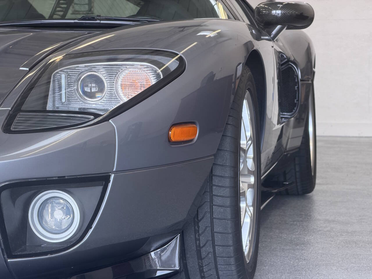 Used 2006 Ford GT RWD image 10