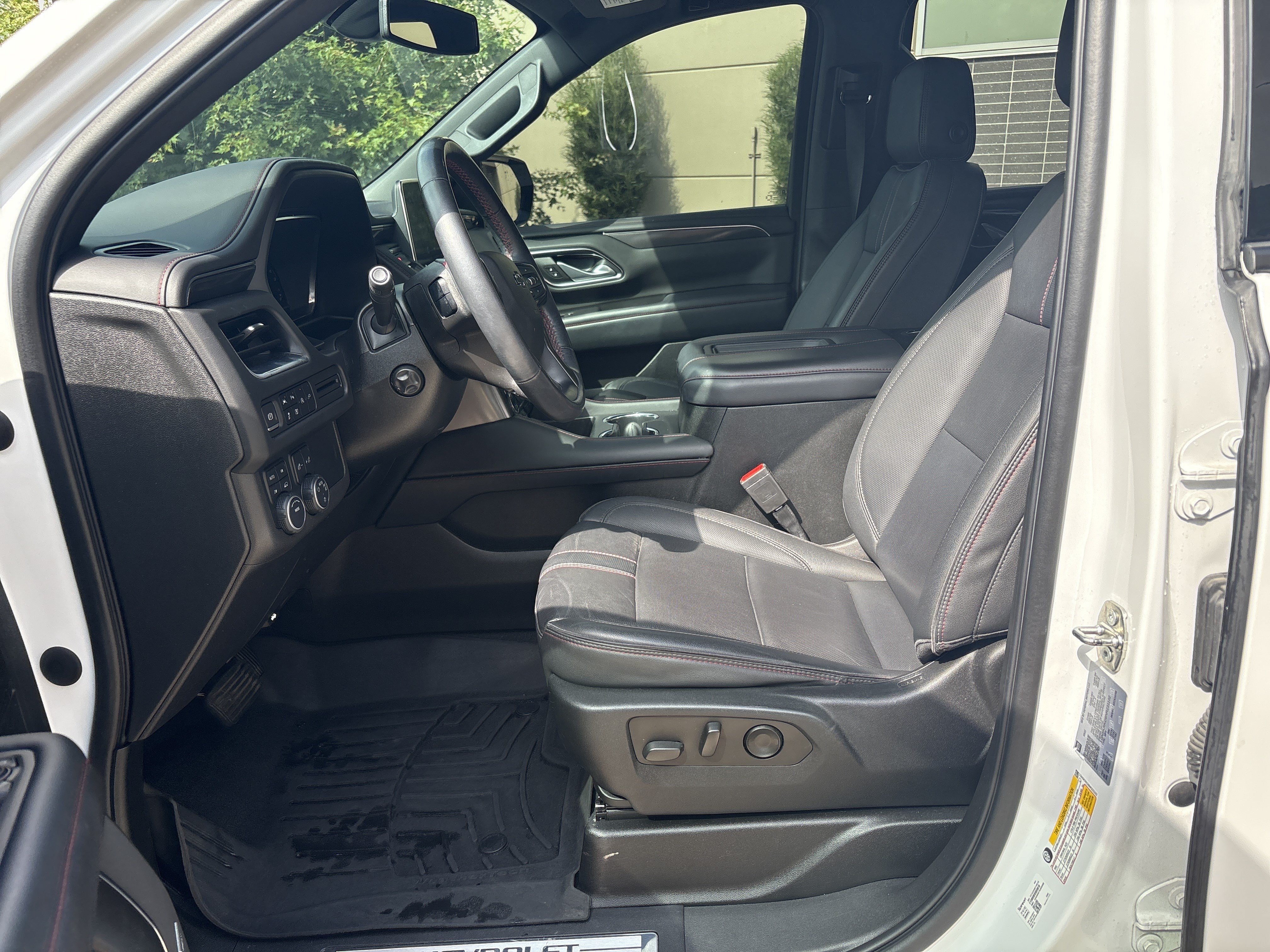 Used 2022 Chevrolet Tahoe RST w/ Luxury Package AWD/4WD image 16