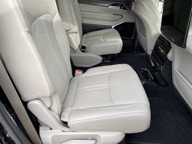 Used 2024 Jeep Wagoneer Series III w/ Premium Group I AWD/4WD image 37