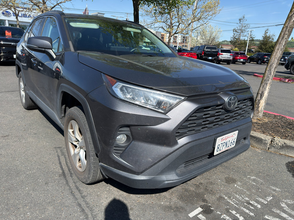 Used 2021 Toyota RAV4 XLE w/ Convenience Package image 2