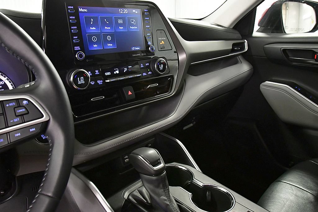 Used 2022 Toyota Highlander LE FWD image 17