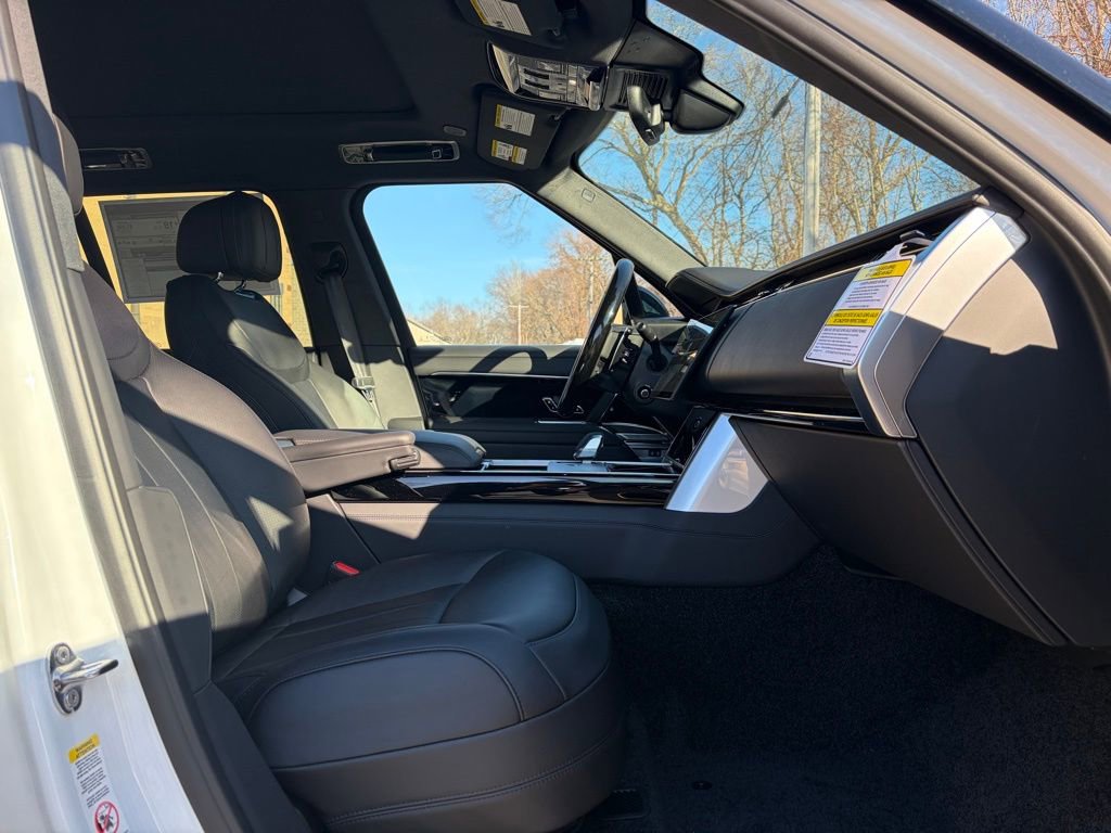 New 2025 Land Rover Range Rover SE image 15