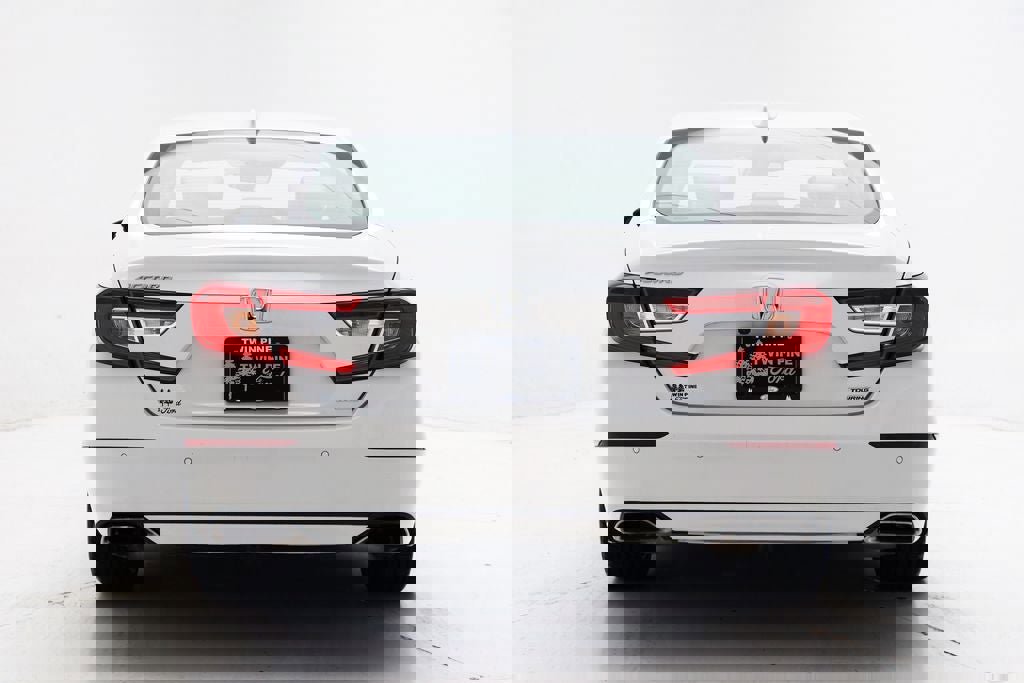 Used 2018 Honda Accord Touring image 9