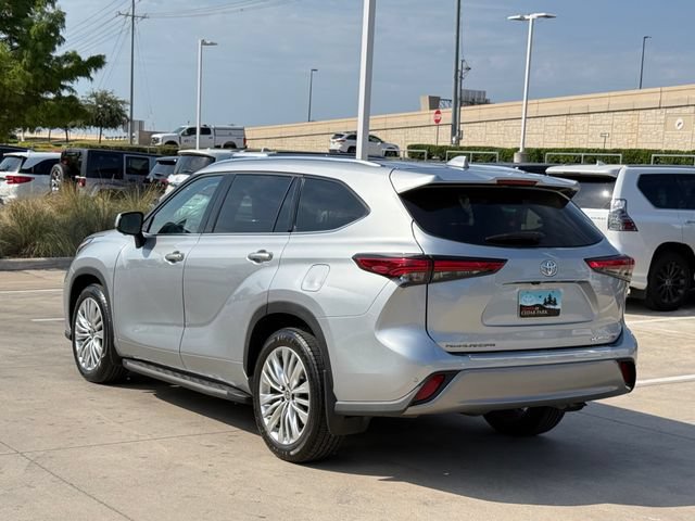 Used 2023 Toyota Highlander Platinum FWD image 9