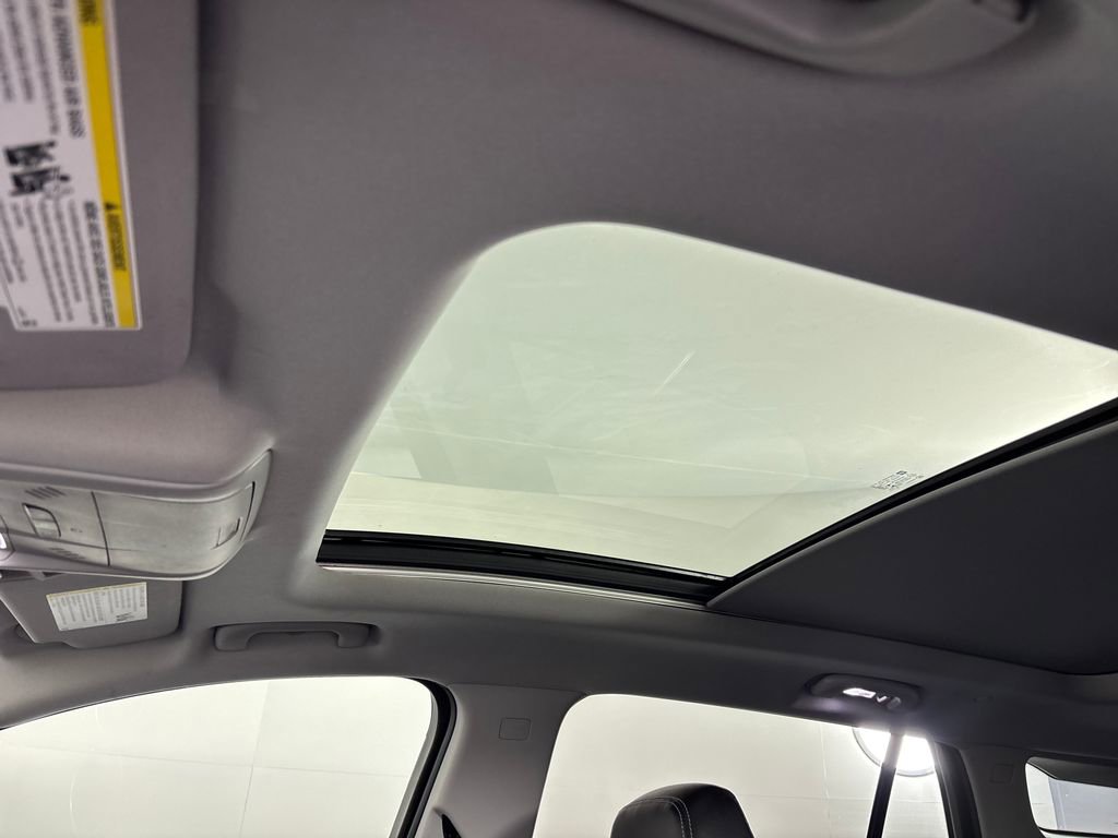 Used 2022 GMC Terrain SLT w/ Infotainment Package II FWD image 25