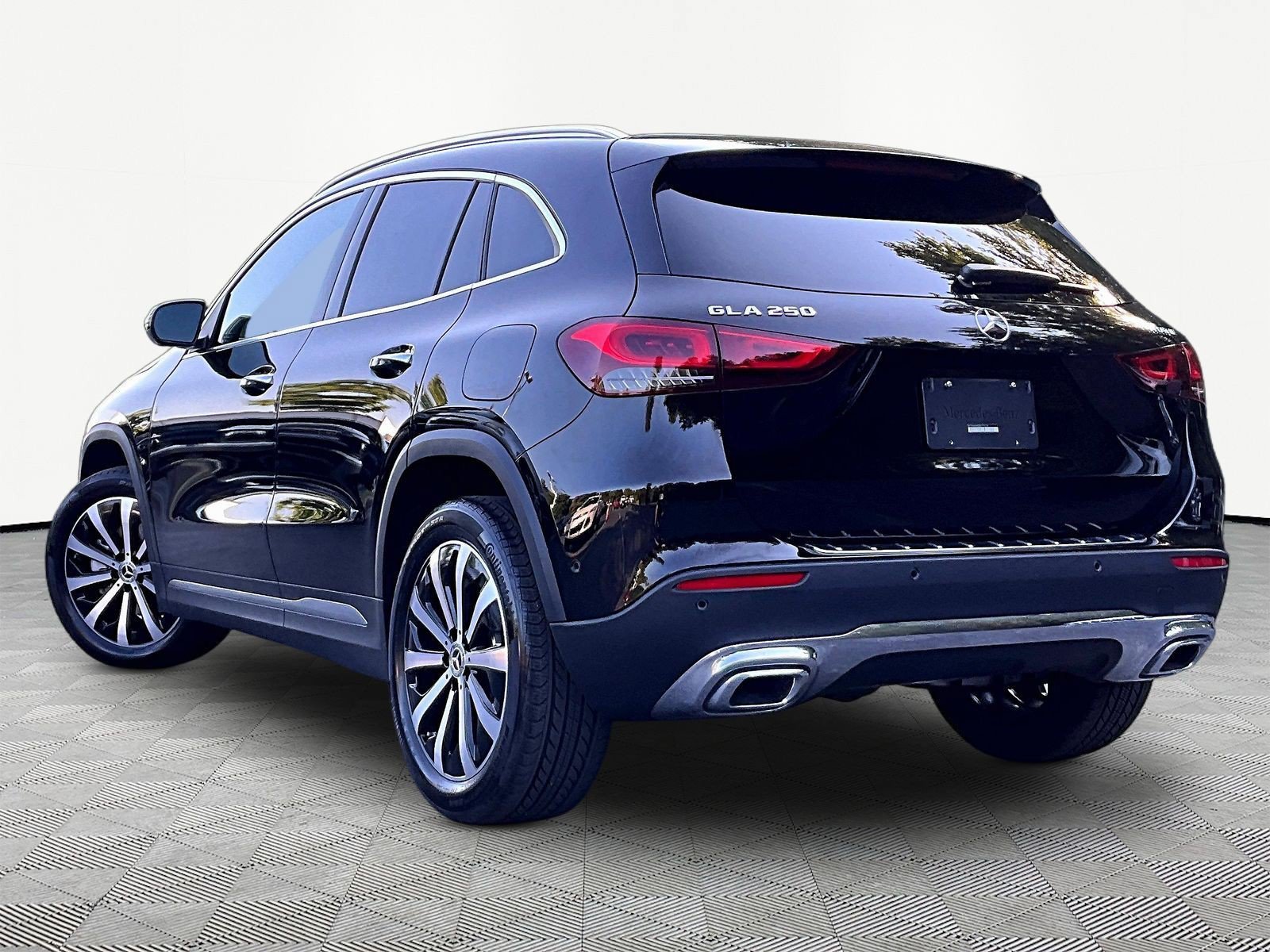 Used 2021 Mercedes-Benz GLA 250 4MATIC image 4