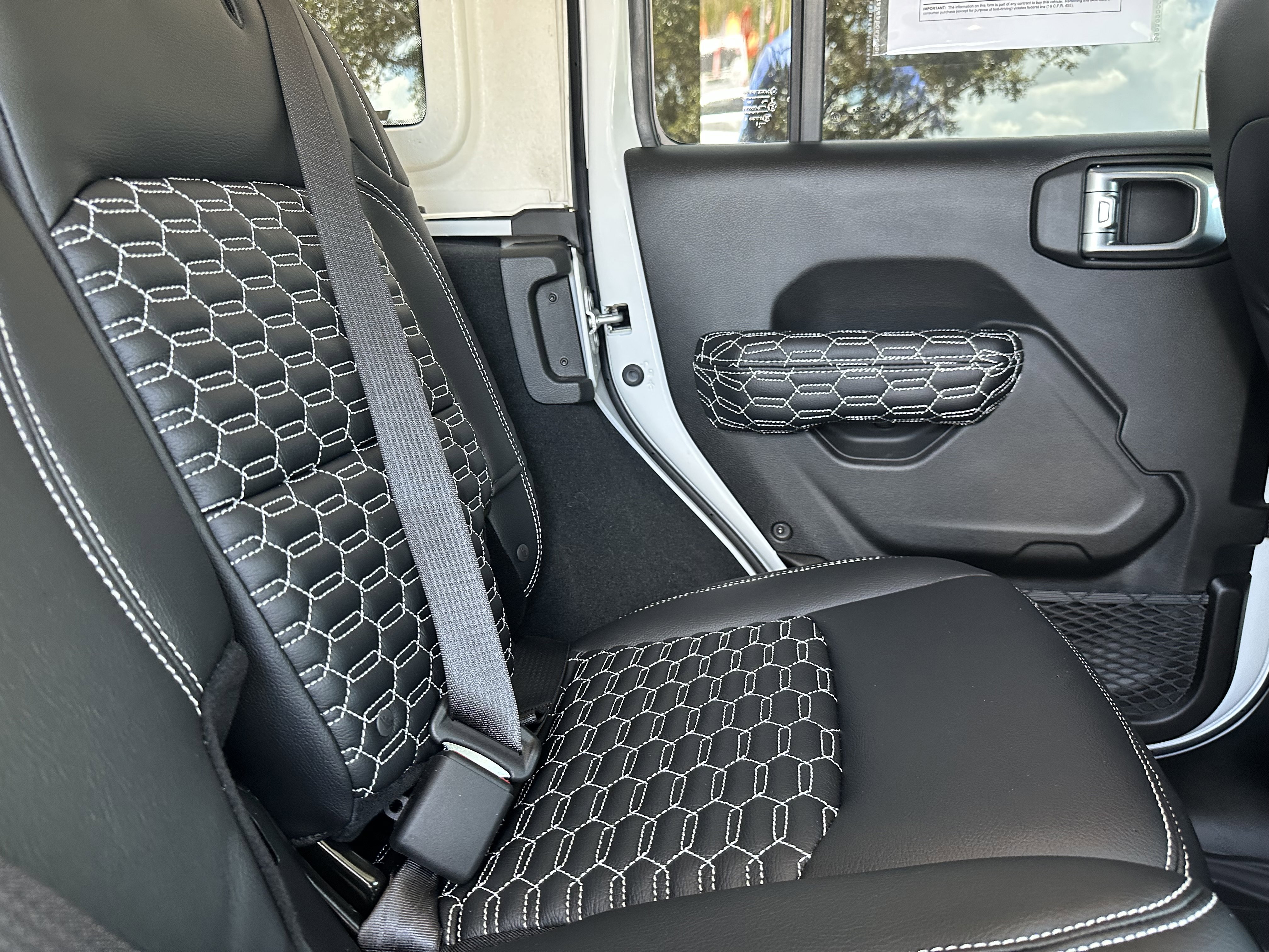 Used 2024 Jeep Wrangler Unlimited Sport image 31