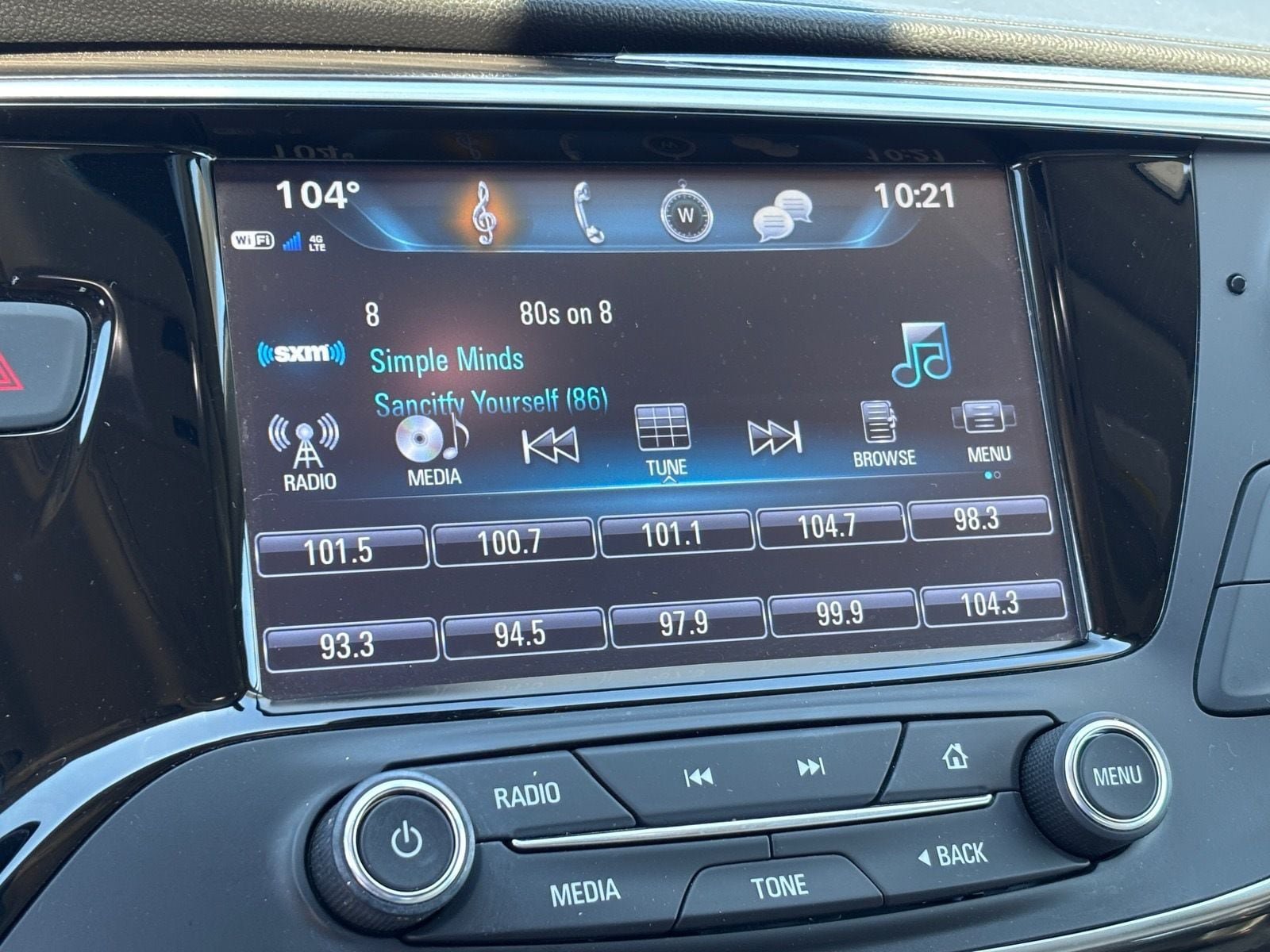 Used 2019 Buick Envision Essence FWD image 26