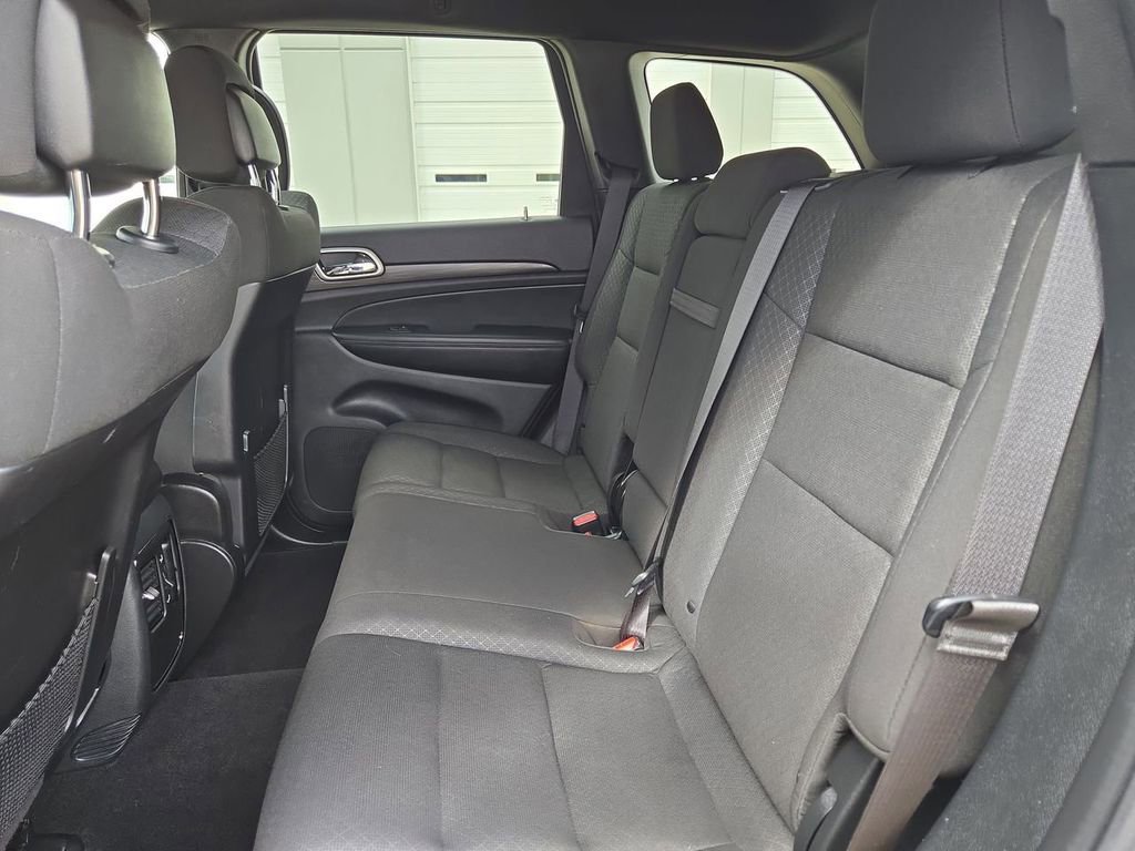 Used 2020 Jeep Grand Cherokee Laredo image 26