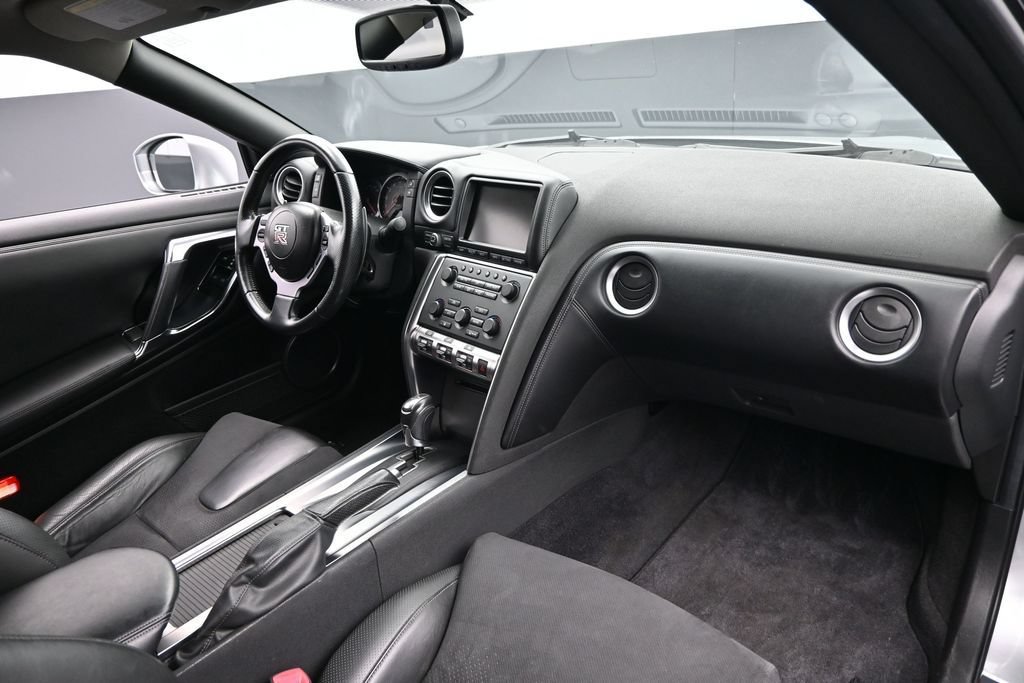 Used 2011 Nissan GT-R Premium AWD/4WD image 26