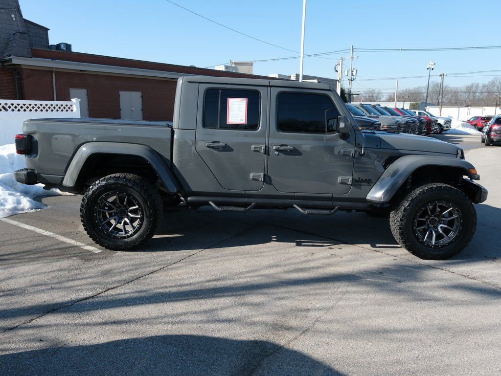 Used 2022 Jeep Gladiator Overland image 2