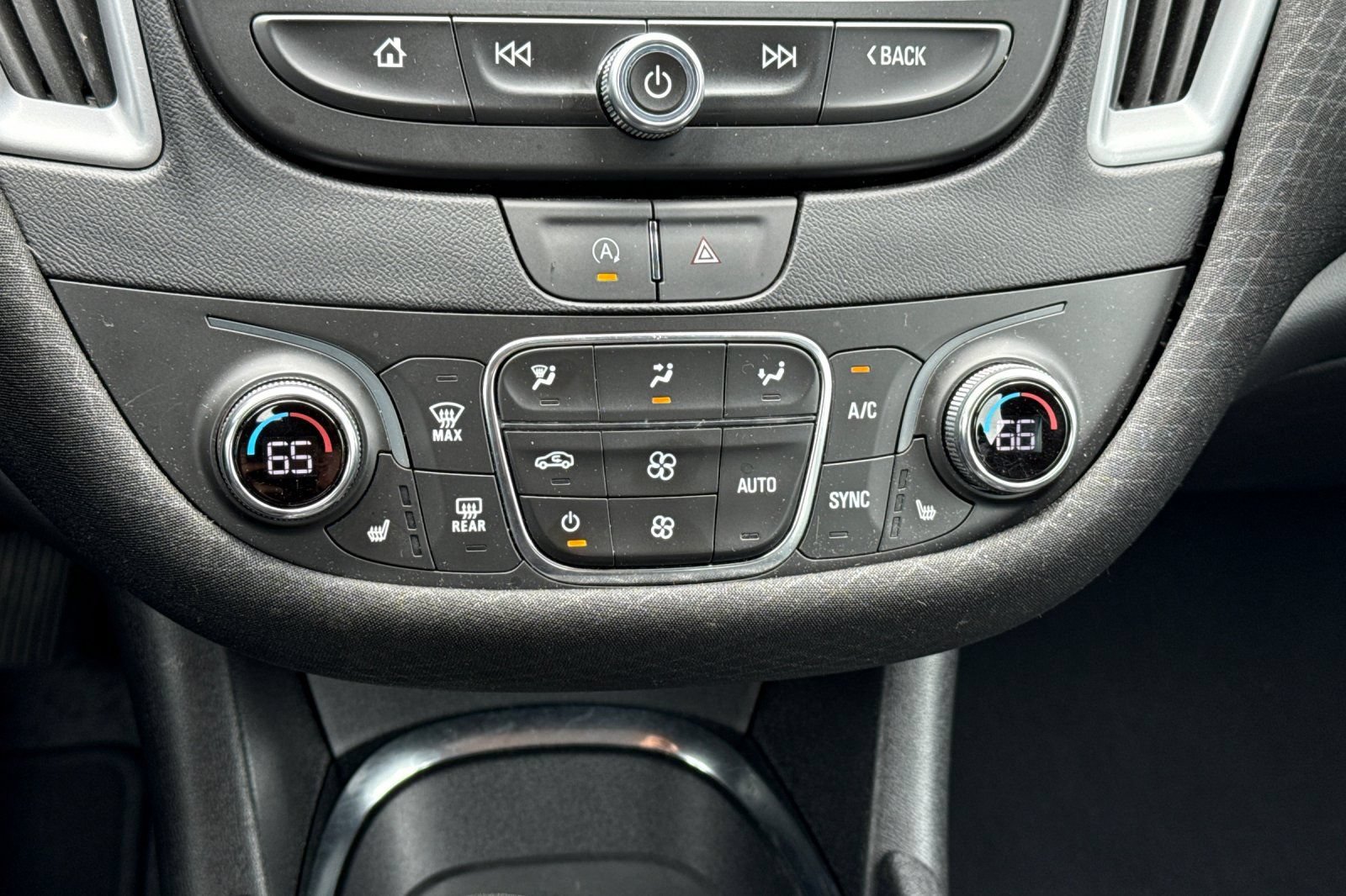 Used 2023 Chevrolet Malibu LT FWD image 28