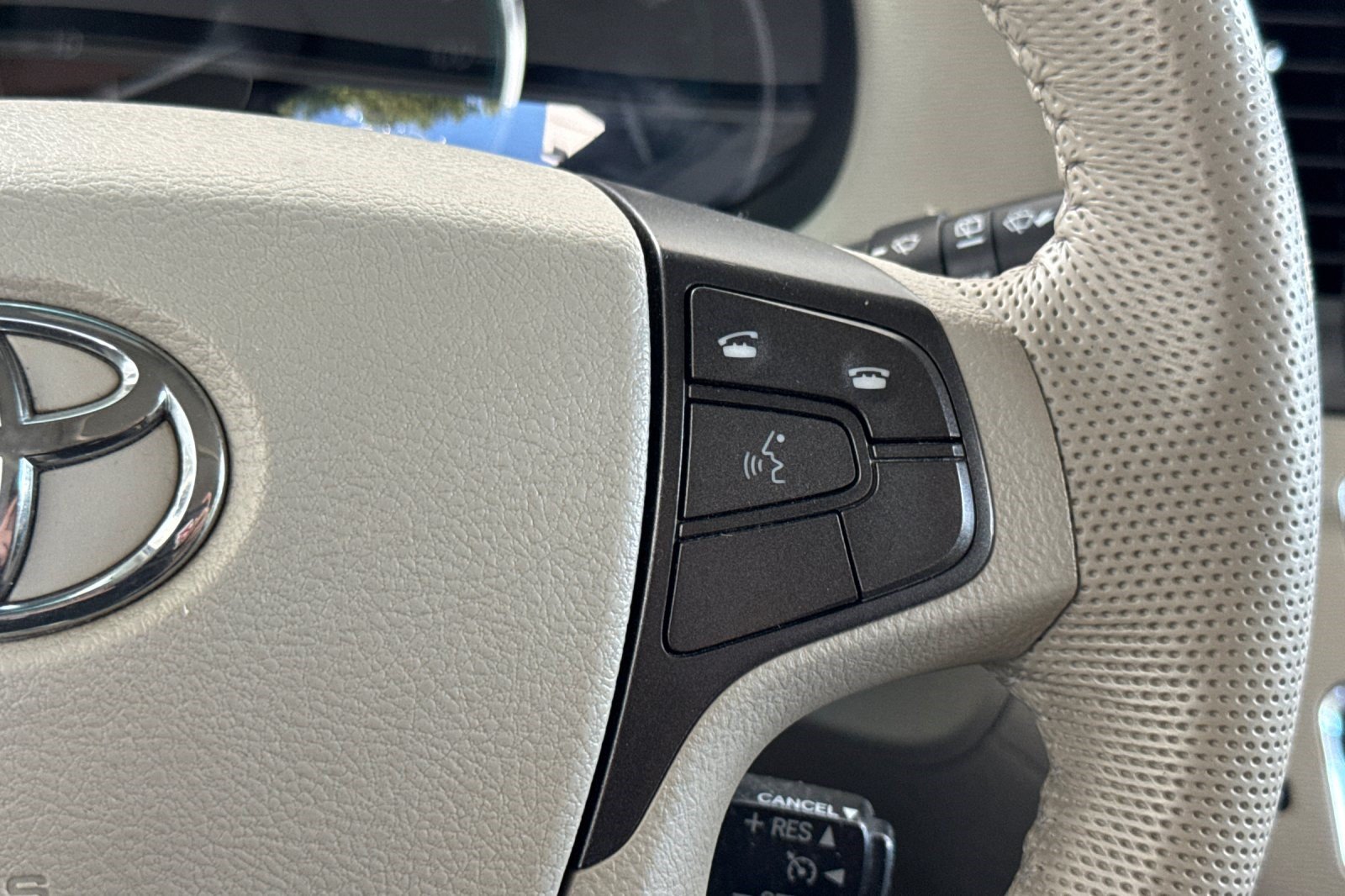 Used 2011 Toyota Sienna XLE FWD image 31