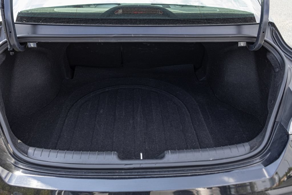 Certified 2024 Hyundai Elantra Limited FWD image 32