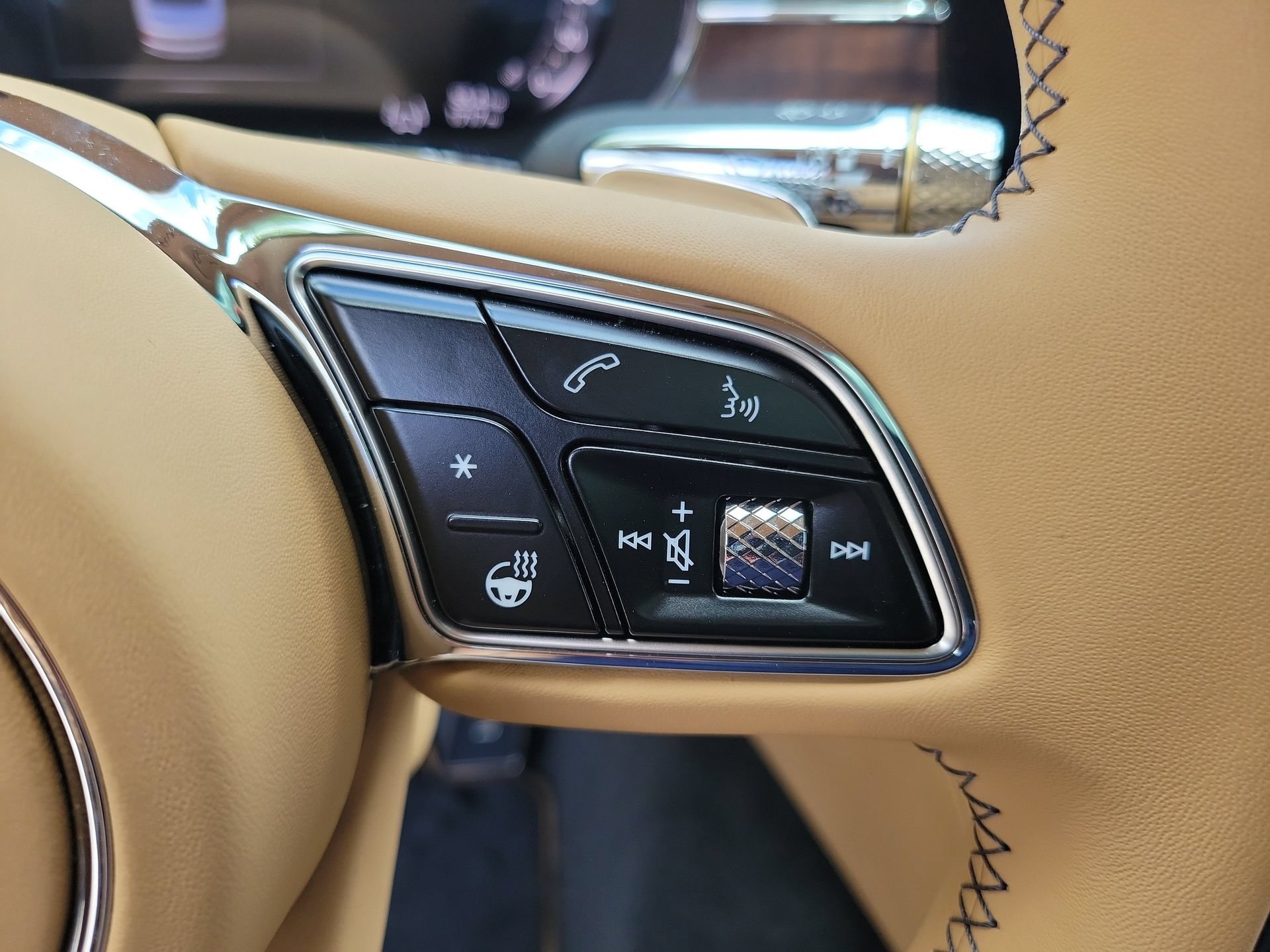 Used 2025 Bentley Flying Spur Plug-In Hybrid AWD/4WD image 57