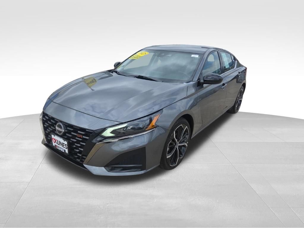 Used 2025 Nissan Altima 2.5 SR FWD image 5