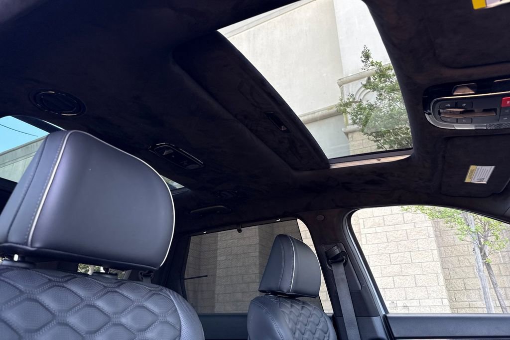 Used 2022 Hyundai Palisade Calligraphy w/ Winter Package image 16