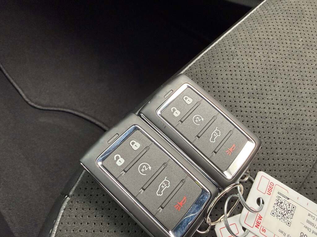 New 2025 Jeep Grand Cherokee Altitude image 29