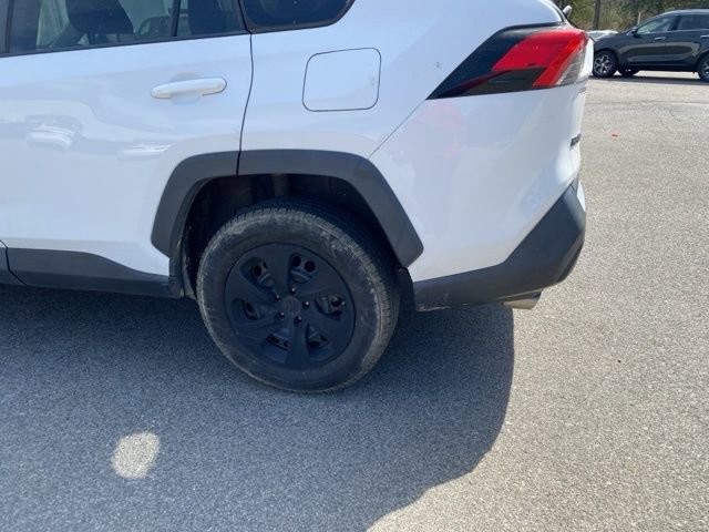 Used 2019 Toyota RAV4 LE FWD image 13