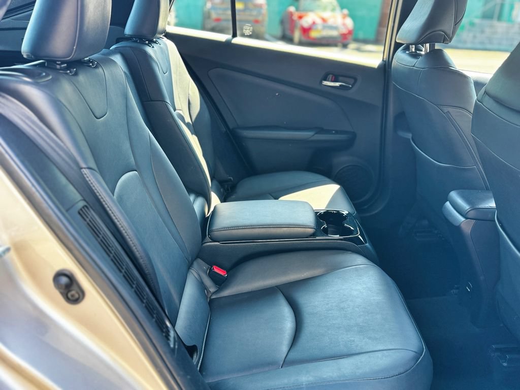 Used 2017 Toyota Prius Prime Premium w/ Preferred Accessory Package FWD image 20