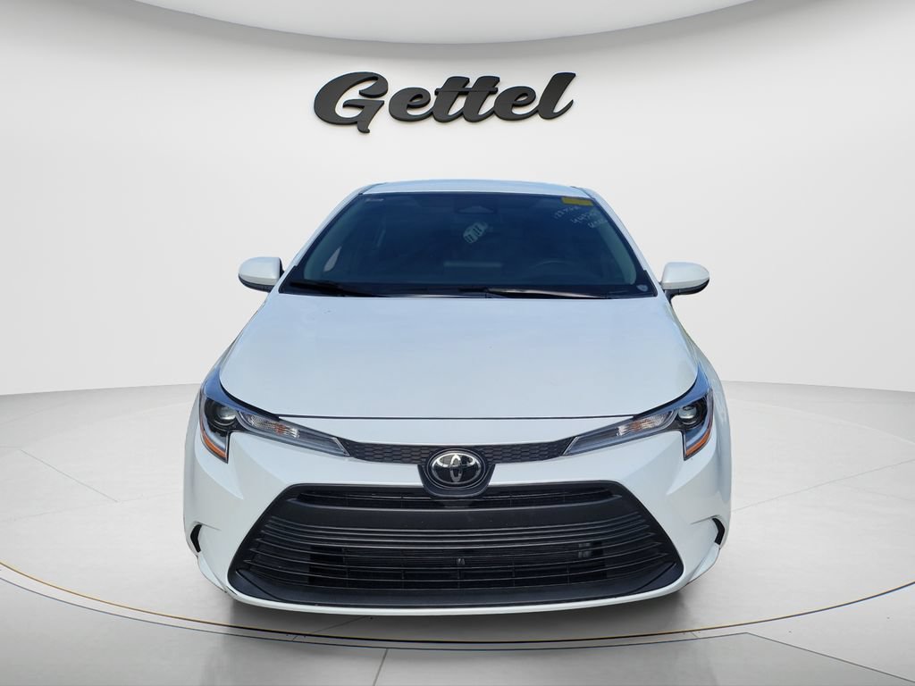 Certified 2025 Toyota Corolla LE FWD image 4