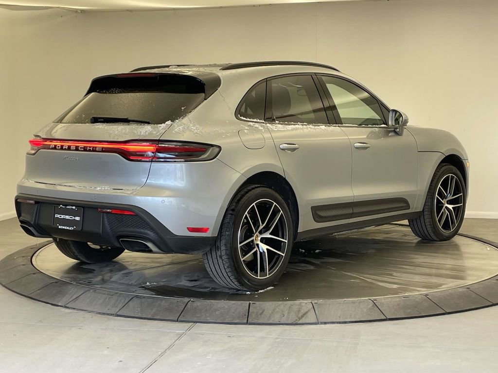 Certified 2022 Porsche Macan image 7