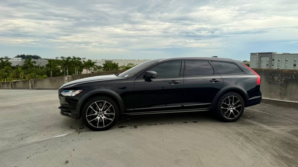 Used 2019 Volvo V90 T6 Cross Country AWD/4WD image 3