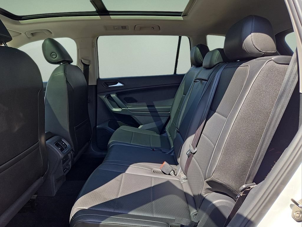 Used 2018 Volkswagen Tiguan SEL FWD image 8