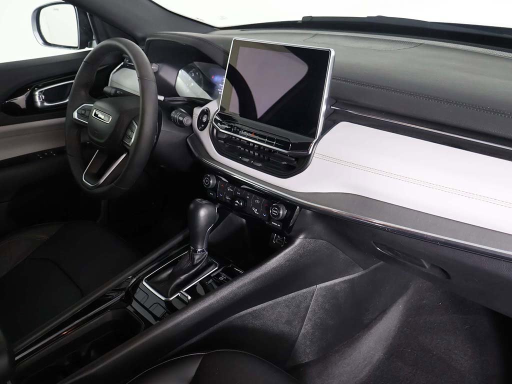 Used 2023 Jeep Compass Limited image 28