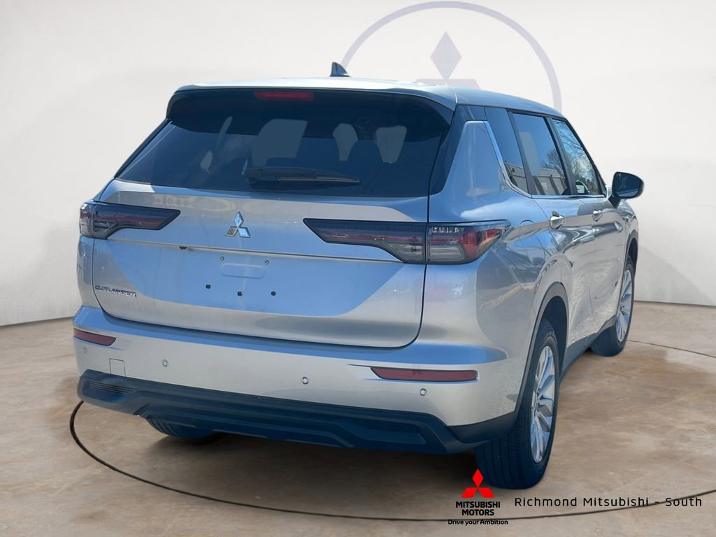 New 2026 Mitsubishi Outlander ES image 3
