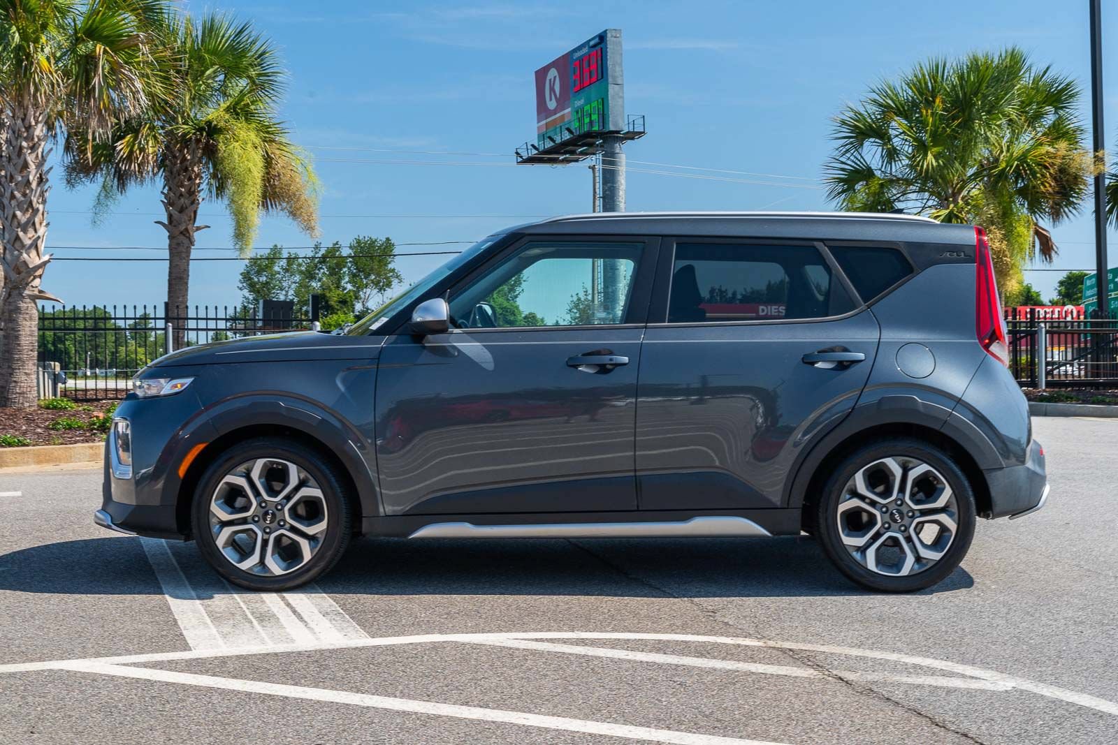 Used 2022 Kia Soul X-Line FWD image 4