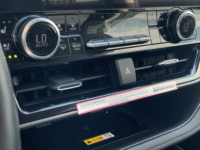 Used 2024 Toyota Highlander Limited AWD/4WD image 30