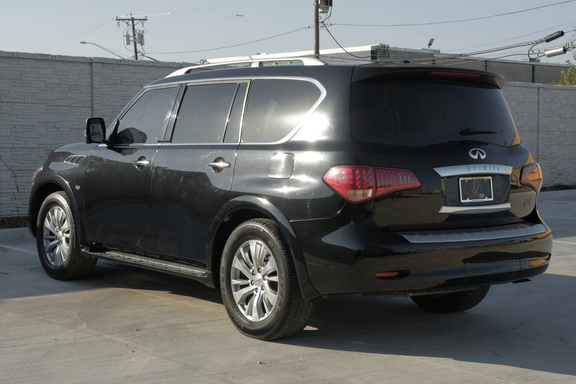 Used 2016 INFINITI QX80 4WD w/ Deluxe Technology Package image 10