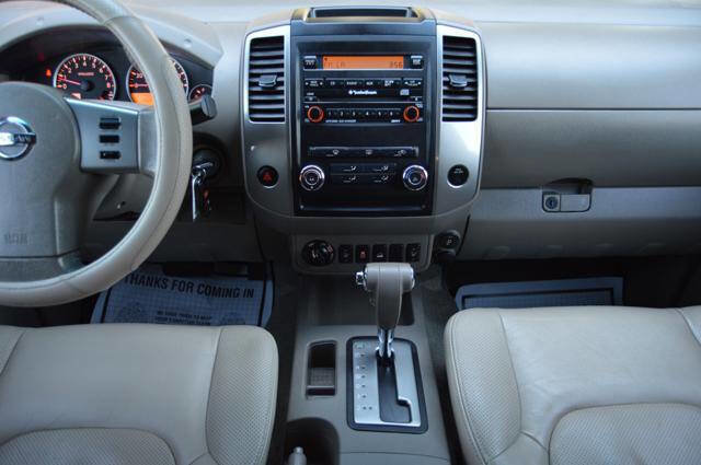 Used 2012 Nissan Frontier SL w/ Moonroof Pkg image 22