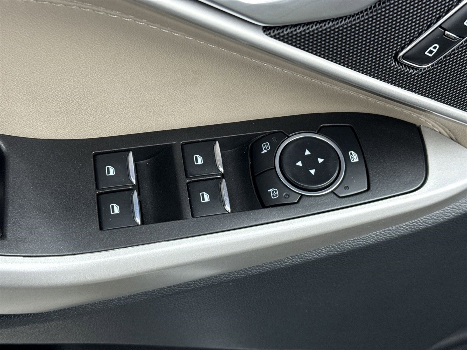 Used 2023 Ford Explorer XLT w/ Class IV Trailer Tow Package image 18