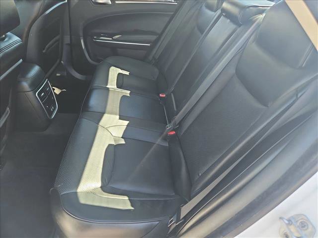 Used 2018 Chrysler 300 Limited image 17