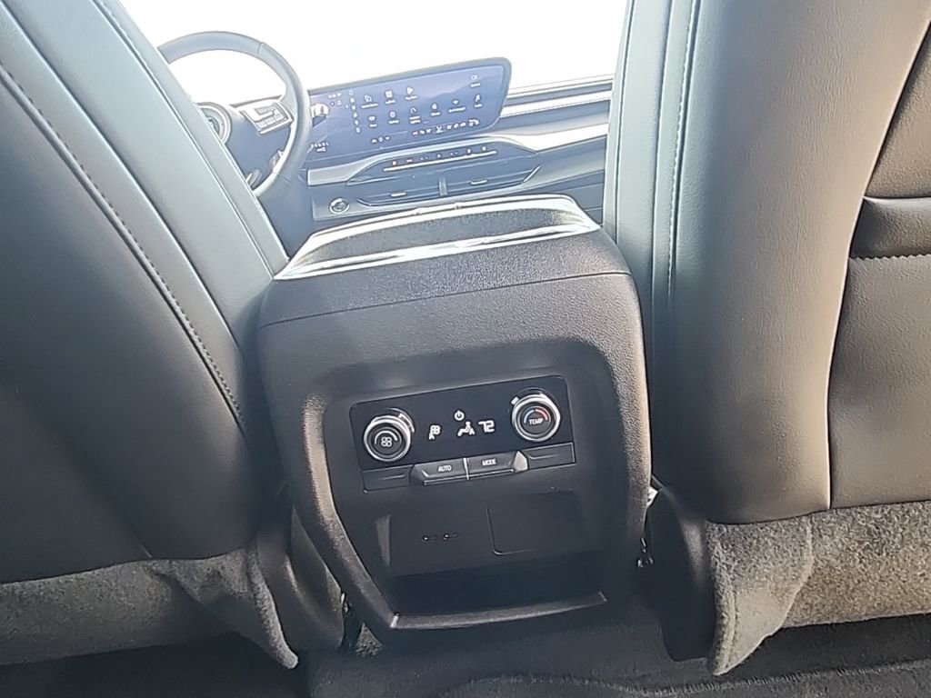 Used 2025 Buick Enclave Sport Touring image 15