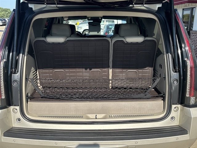 Used 2016 Cadillac Escalade Luxury AWD/4WD image 16