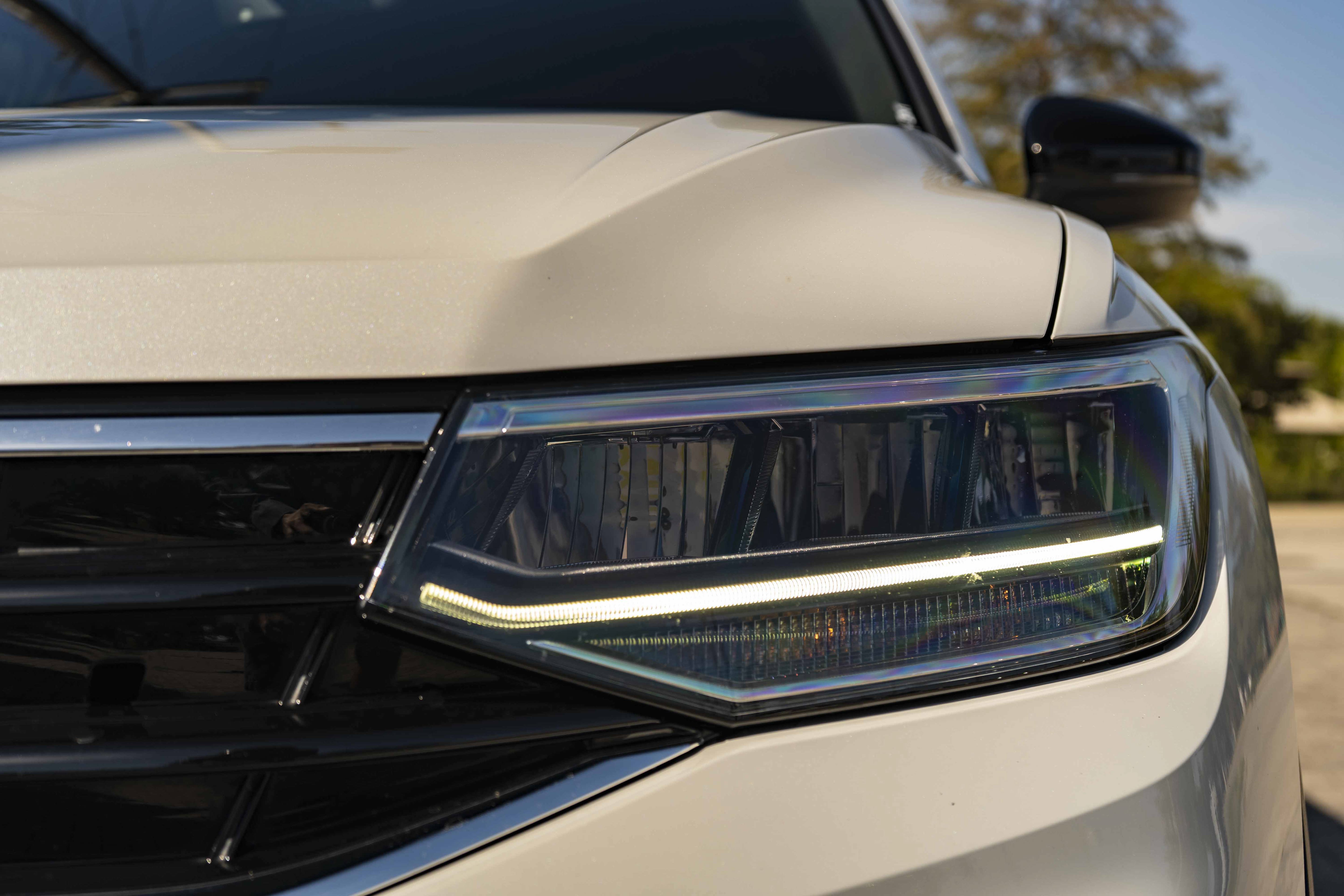 Certified 2022 Volkswagen Tiguan SE R-Line FWD image 10