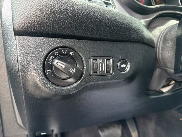 Used 2018 Dodge Challenger R/T w/ Driver Convenience Group RWD image 19