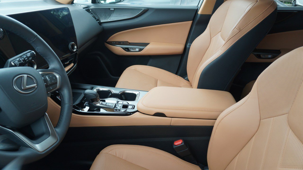 Used 2023 Lexus NX 350 AWD w/ Vision Package image 7