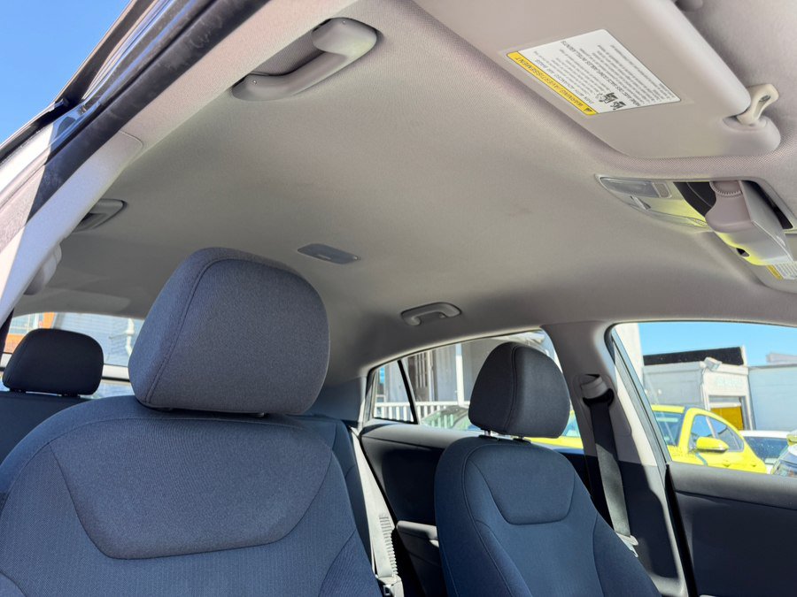 Used 2022 Hyundai Ioniq SE FWD image 31