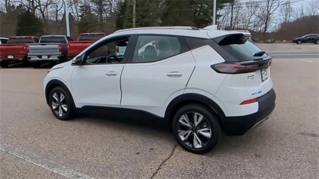 Certified 2022 Chevrolet Bolt EUV LT w/ Convenience Package image 6