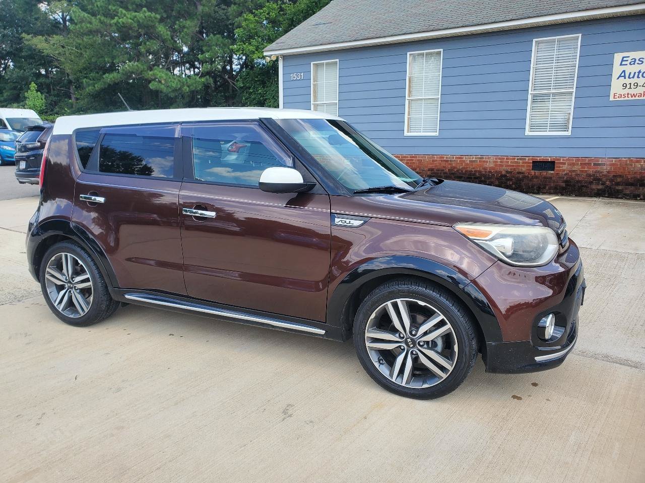 Used 2017 Kia Soul + FWD image 3