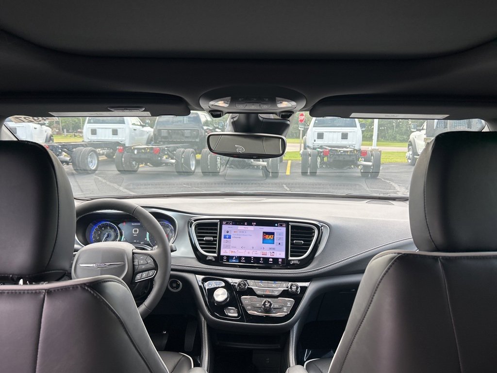 New 2026 Chrysler Pacifica Limited w/ S Appearance Package image 21